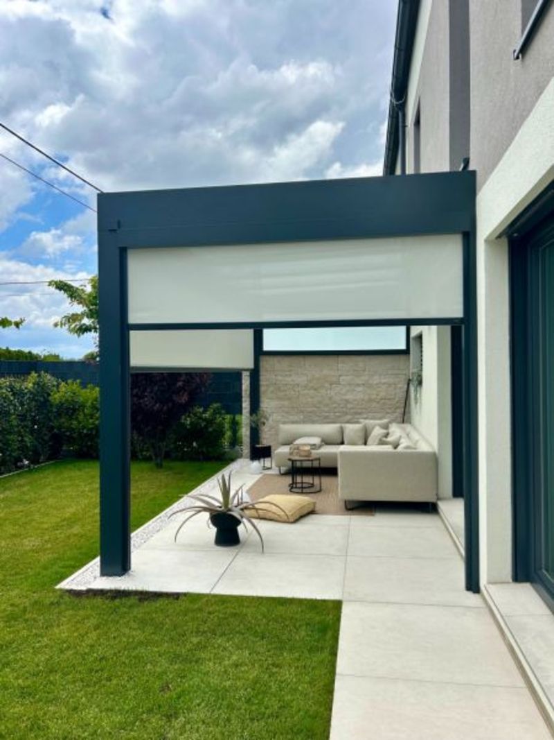 Terrassendach "CUBO" mit vertikaler Zip-Markise