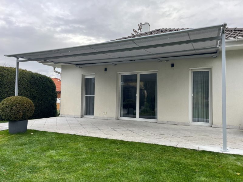 Pergola Markise im Kleingarten