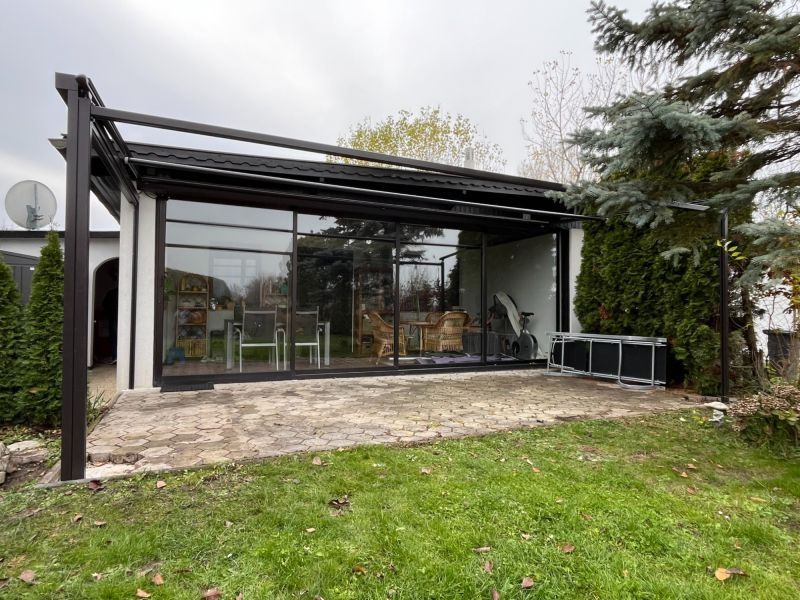 Pergola Markise über einer Terrasse